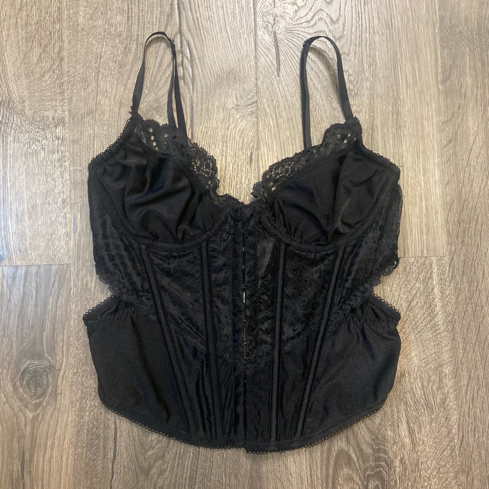 💌 uo out from under corset top